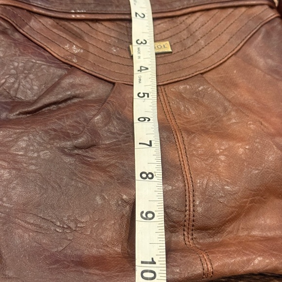 Kangol Brown Crossbody Bag with Distressed Leather and Metallic Accents - Picture 5 of 6